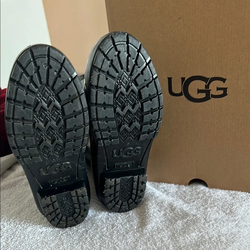 🖤 UGG Black Rain Boots with Socks - Picture 5 of 10